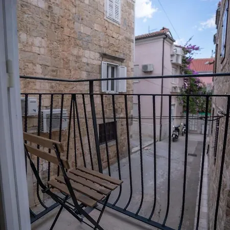 Old Town - Square Apartment *