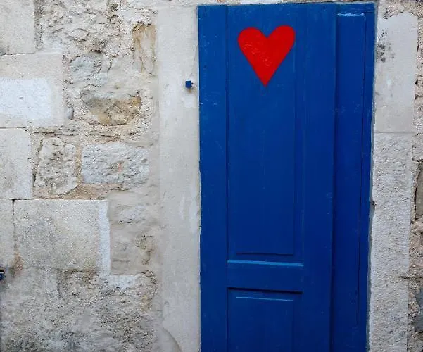 Old Town - Square Apartment