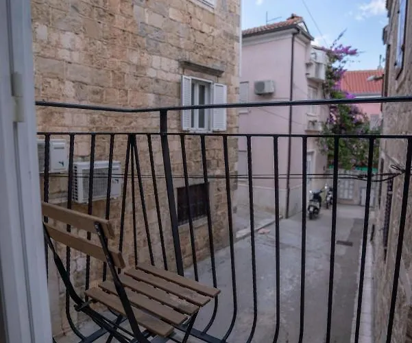 Old Town - Square Apartment *