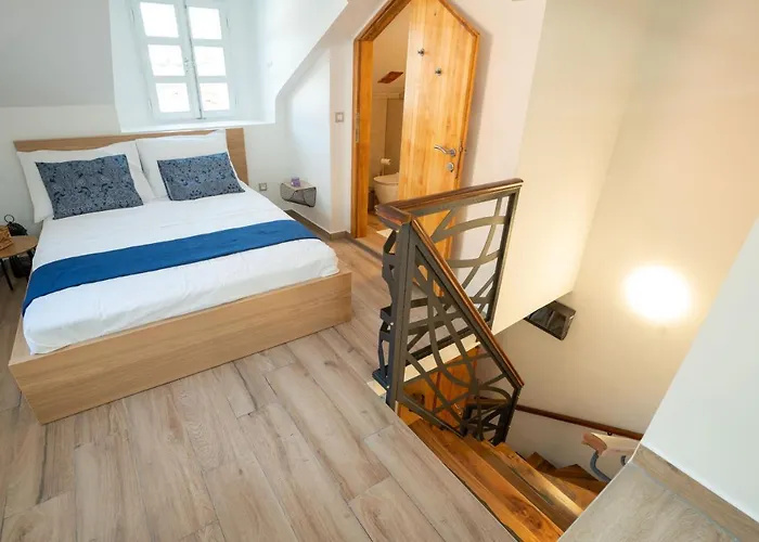 Old Town - Square Apartment