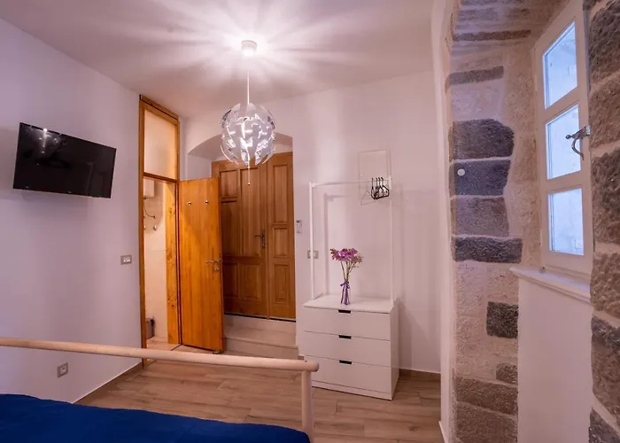 Old Town - Square Apartment *